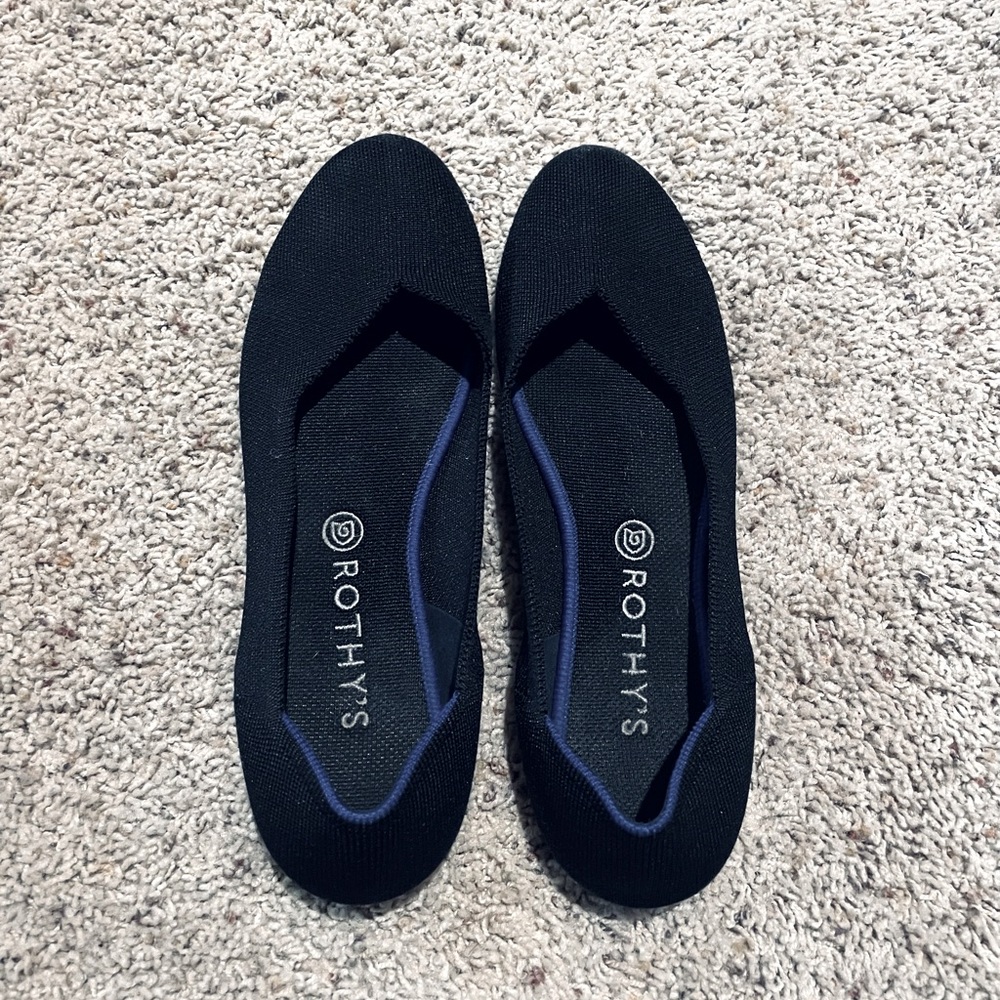Rothy’s black rounded ballet flat size 11.5. Work a couple of times.